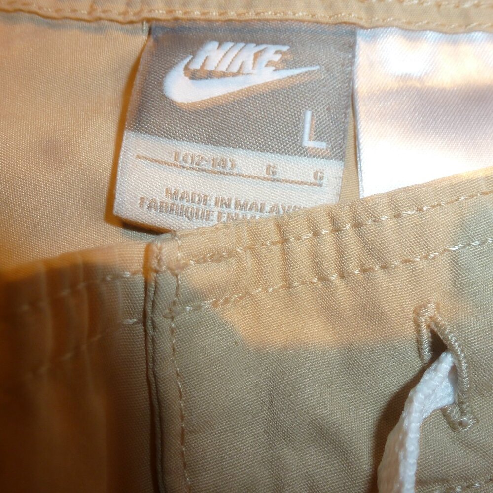 Nike Cropped Pants with pockets /Khaki capris Sz Large - Picture 8 of 11
